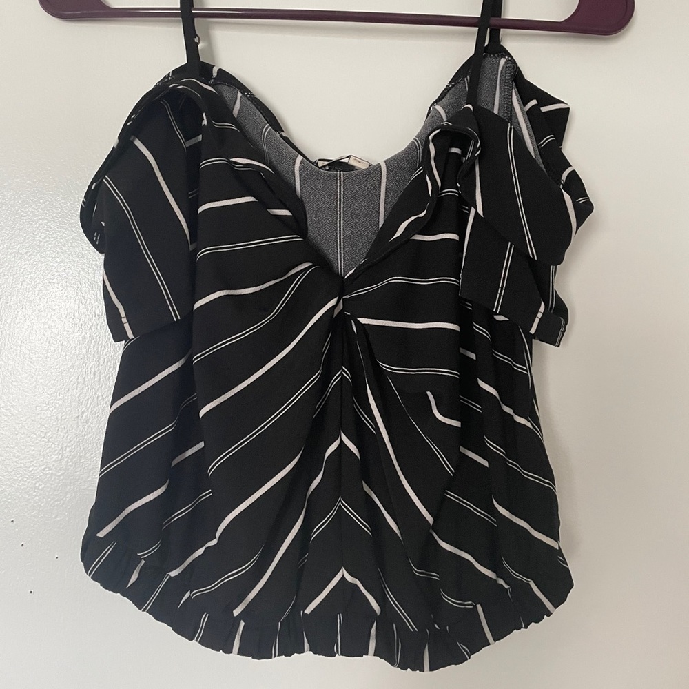 EXPRESS Black and white cropped top (Never worn)